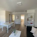 Nuevo Cerca De Playas De דירה